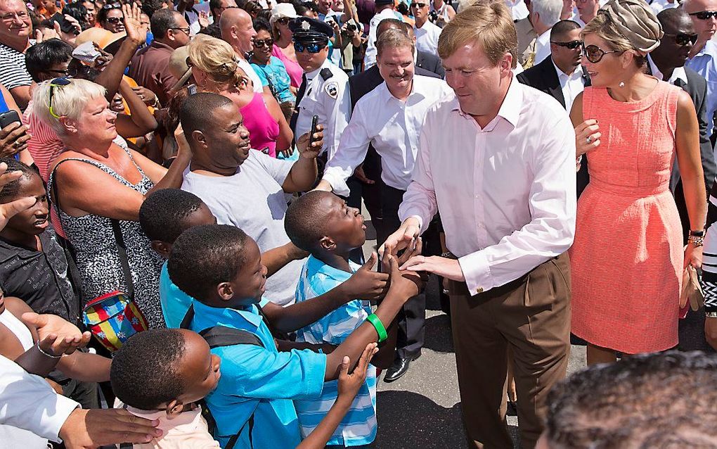 Koning Willem-Alexander en Koningin Máxima tijdens hun bezoek aan Aruba in november 2013.