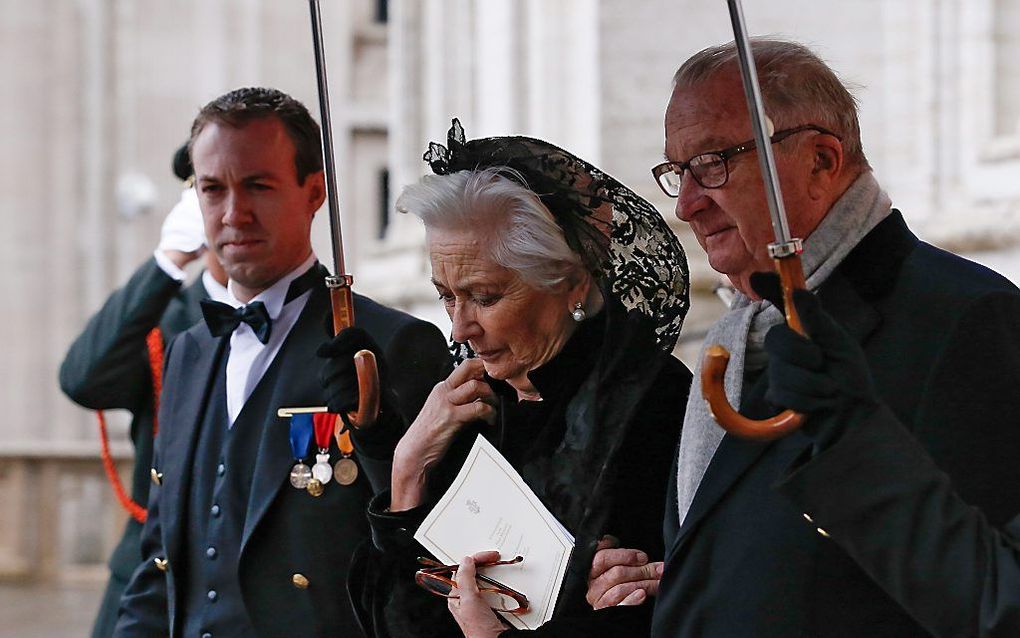 Koning Albert en koningin Paola tijdens de uitvaart van Fabiola. beeld EPA