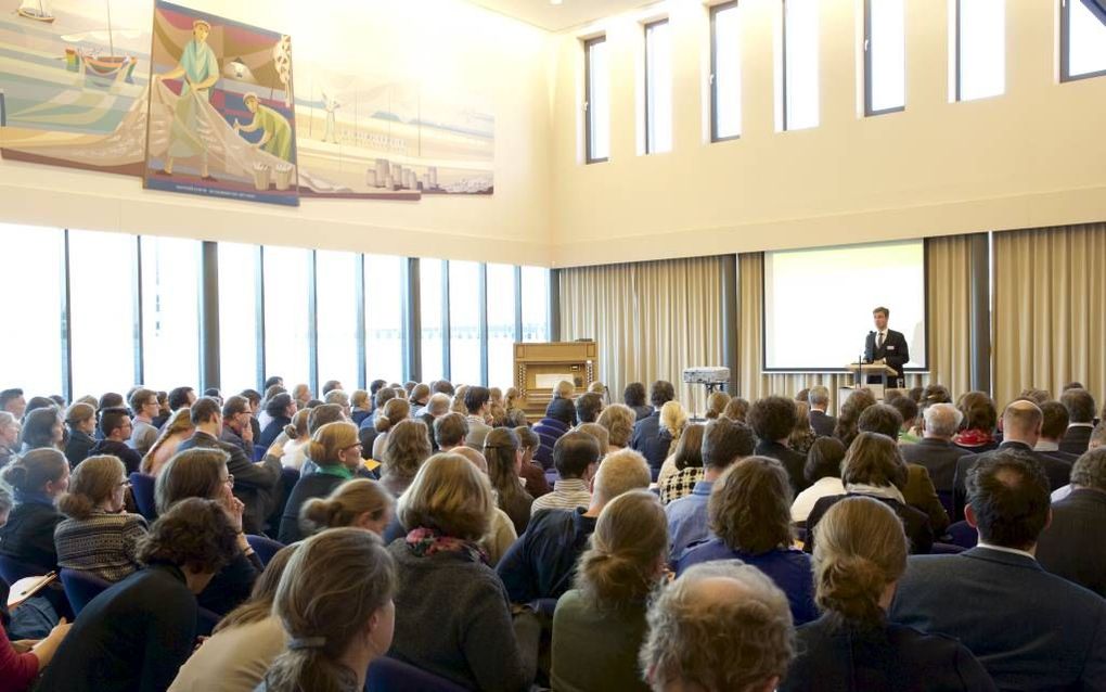 De Jeugdbond Gereformeerde Gemeenten belegde gisteren een symposium over opvoeding. Een van de sprekers was ds. G. W. S. Mulder. beeld Sjaak Verboom