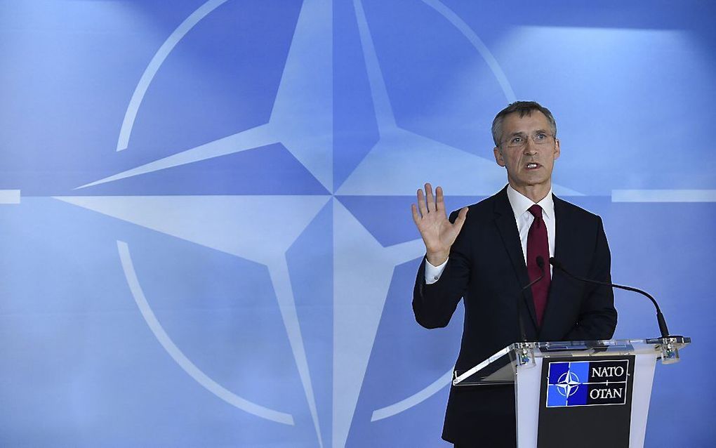 Secretaris-generaal Jens Stoltenberg van de NAVO tijdens een persconferentie op het hoofdkwartier in Brussel. De NAVO wil zijn flitsmacht versterken tot 30.000 militairen. beeld AFP