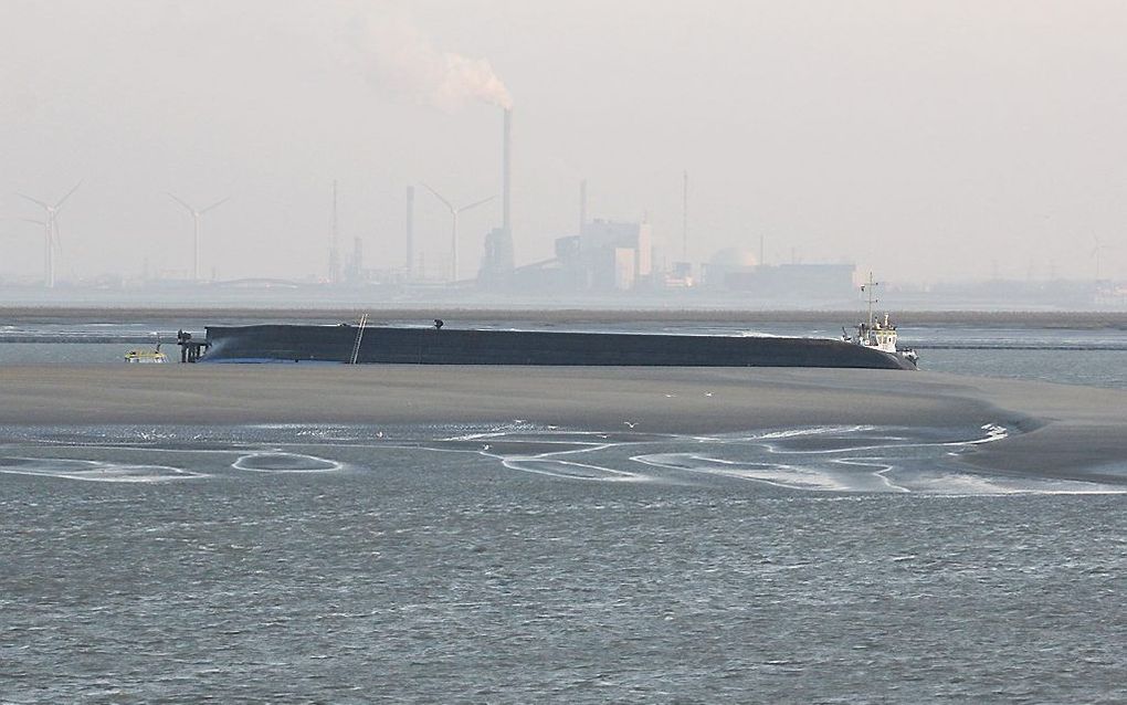 Op de Westerschelde is een binnenvaartschip gekapseisd. Het incident gebeurde ter hoogte van de plaats Hoofdplaat, ongeveer zes kilometer ten oosten van Breskens. beeld ANP