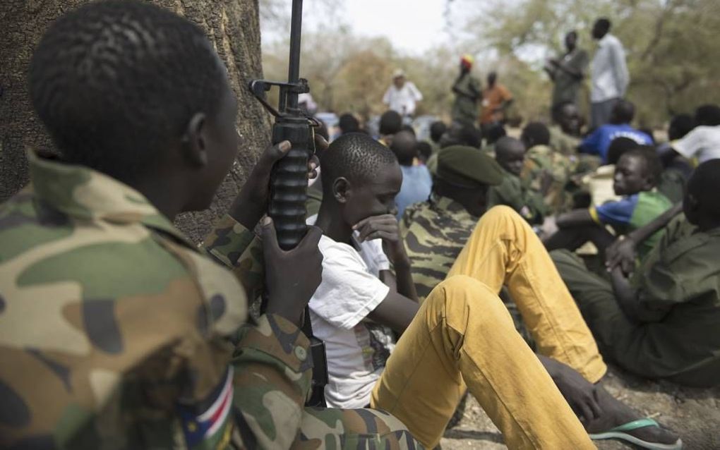 PIBOR. Kindsoldaten tijdens een ontwapenings- en reïntegratieceremonie in de Zuid-Sudanese plaats Pibor, 10 februari. beeld AFP