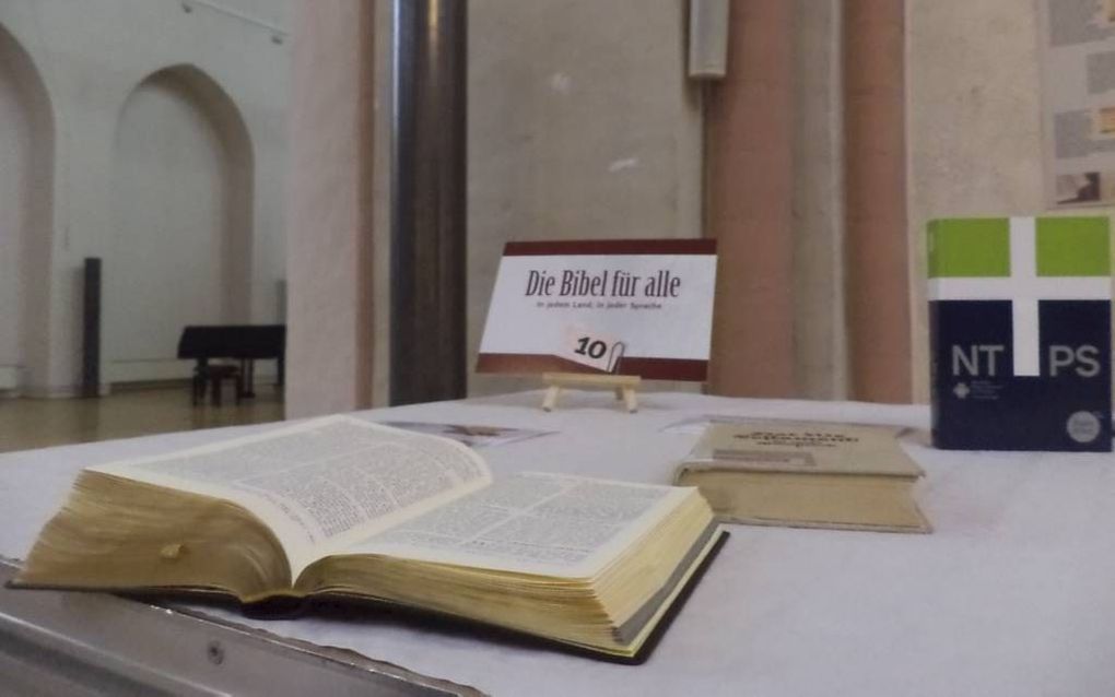 In de protestantse St. Stephanikirche in het Duitse Bremen is deze weken een tentoonstelling te zien over de Bijbel als „Boek van de Joden, Boek van de christenen.” De expositie staat in het kader van het 200-jarig bestaan van het Bremer Evangelisch Bijbe