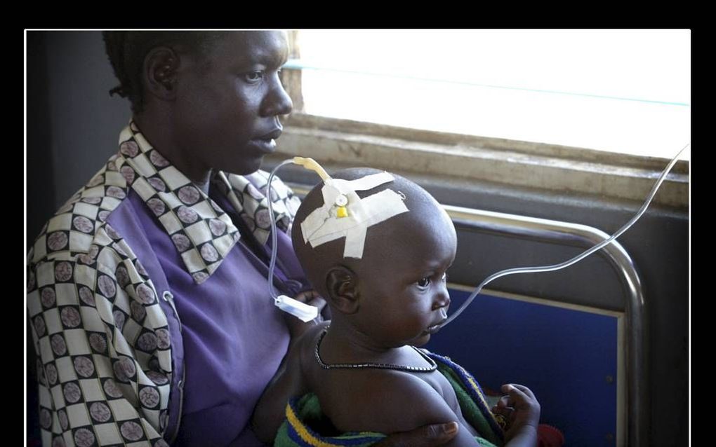 KOTIDO. Archieffoto van kind met malaria in het hospitaaltje in Kotido, een plaats in het noorden van Uganda. beeld RD, Sjaak Verboom