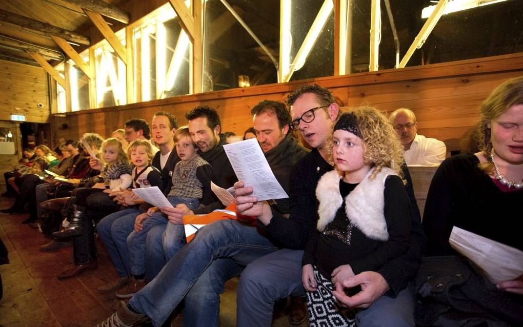 In de Ark van Noach, een replica gebouwd door Johan Huibers, werd zaterdag een zangavond gehouden rond het liedboek van Johannes de Heer. De avond trok duizend bezoekers. beeld Dirk Hol