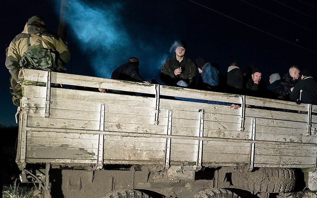 De pro-Russische rebellen in Oekraïne zijn naar eigen zeggen begonnen met het weghalen van hun zware wapens aan het front in het oosten. Dat heeft een woordvoerder van de opstandelingen dinsdag gezegd. beeld AFP