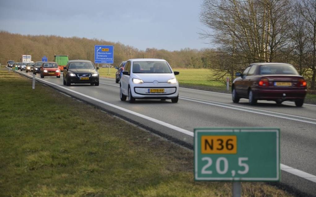 Verkeer op de N36.  beeld Floris Kayim