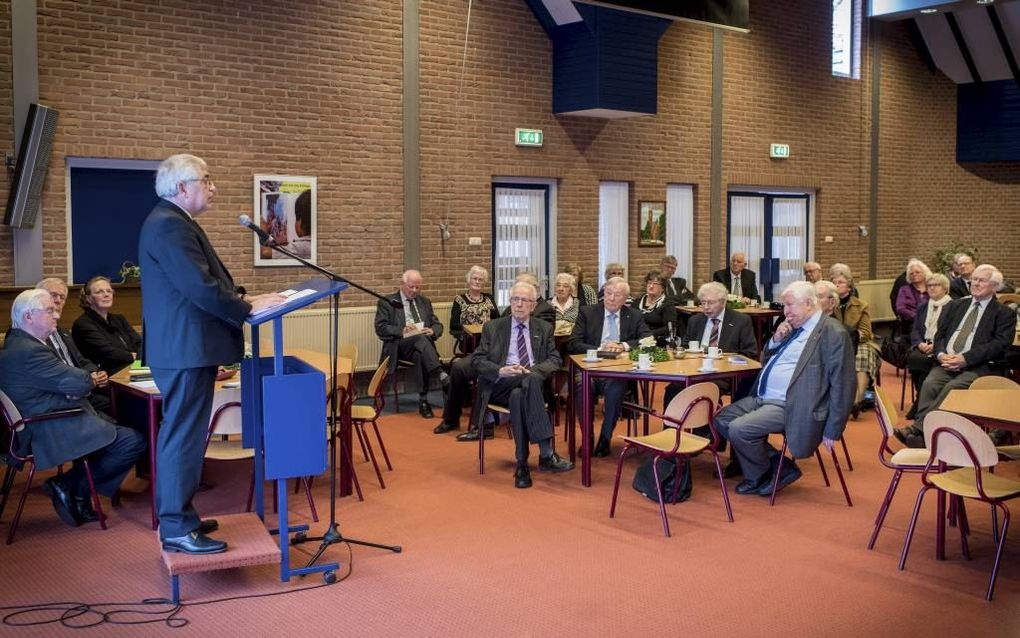 Dr. Van Campen bij de hervormd-gereformeerde emeriti. beeld Niek Stam