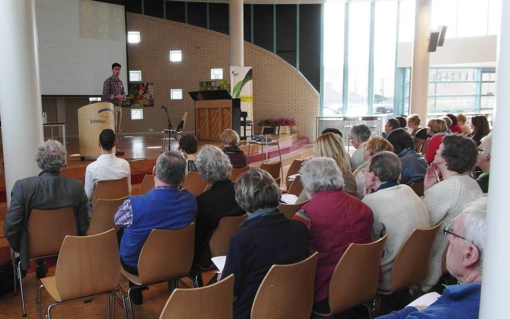 Hoe om te gaan met de groeiende groep van dementerenden? De stichting voor Psycho Pastorale Toerusting (PPT) hield zaterdag in Veenendaal een studiedag “Pastoraat rond dementerenden”.  beeld RD