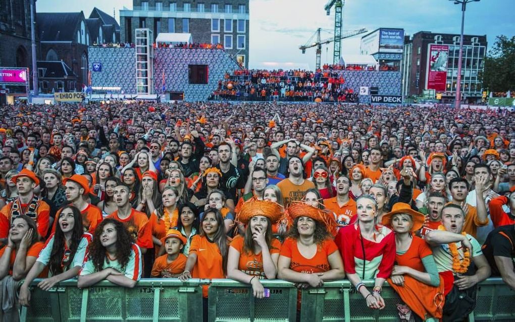 „Het probleem is dat Nederlandse fans zich wel kunnen identificeren met het Nederlands elftal, maar dat tijdens het WK waarschijnlijk niet doen met het Braziliaanse elftal. Een echt gevoel van menselijke solidariteit ontbreekt.” beeld ANP