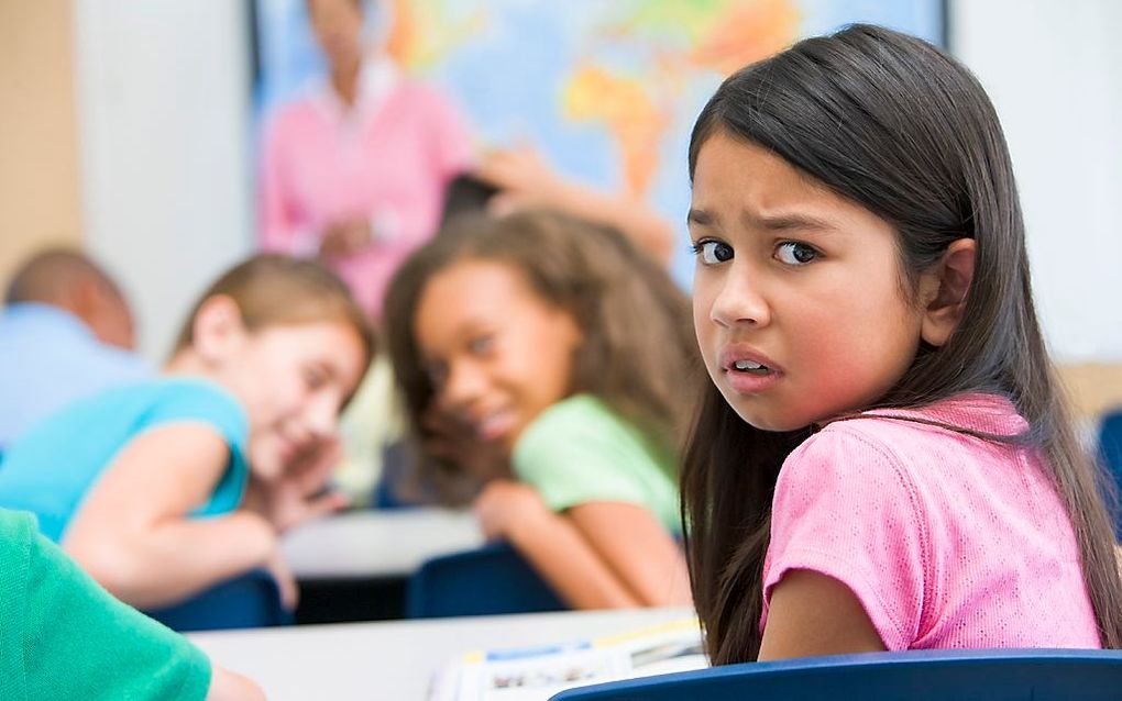 Staatssecretaris Dekker wil dat scholen meer doen om pesten tegen te gaan. beeld iStock