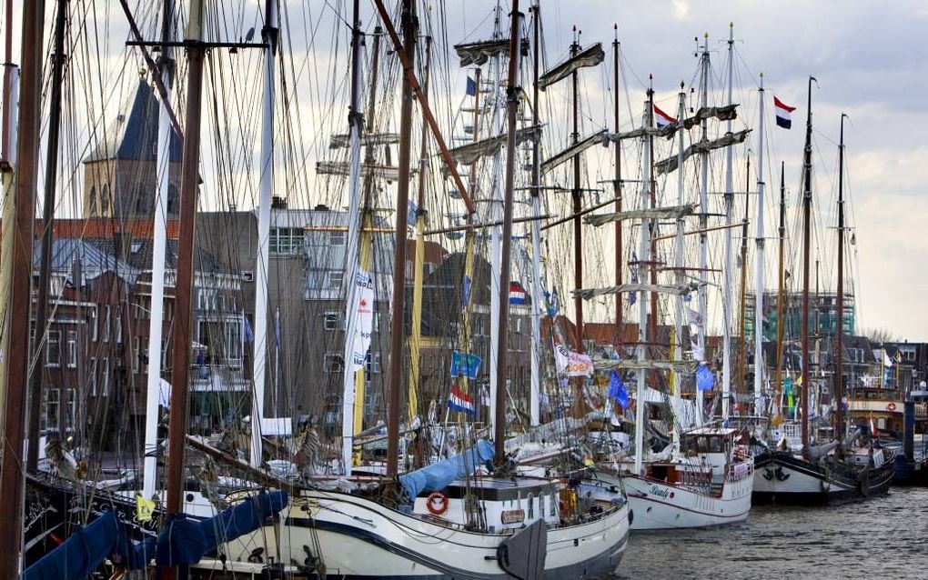 Schippers van de bruine vloot dreigen Kampen de rug toe te keren vanwege de hoge ligkosten. Kampen zegt echter dat de omliggende gemeenten Elburg en Zwartewaterland veel hogere tarieven hebben. beeld ANP