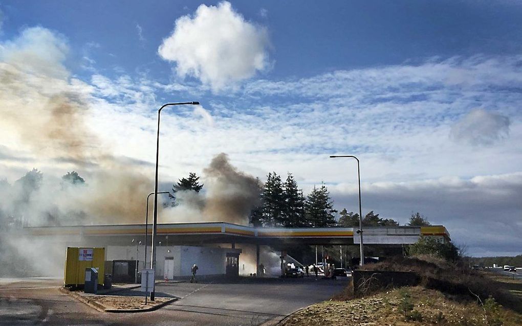 In een tankstation langs de snelweg A1 tussen Apeldoorn en Kootwijk is zaterdagmiddag brand uitgebroken. beeld ANP