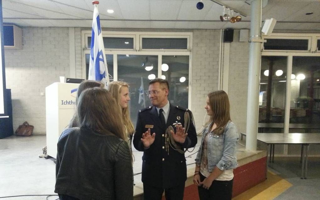 Militair attaché in Israël Rudolf Niens houdt een lezing op het Ichtus College in Veenendaal. beeld Jan Kas