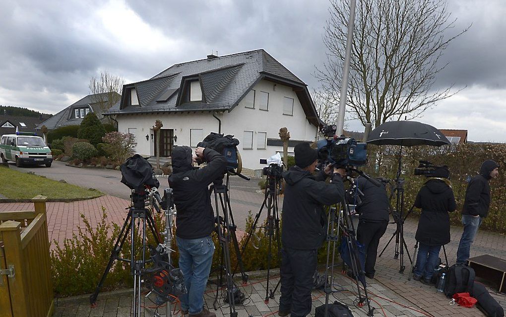 Pers bij het huis van Lubitz. Beeld AFP