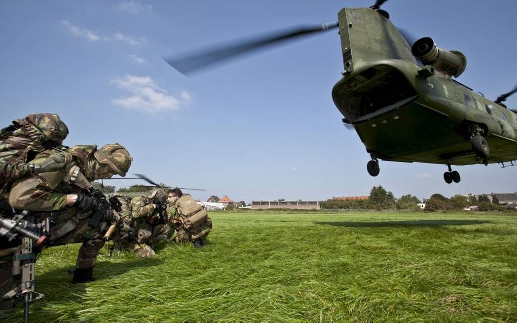 Defensie heeft vooral behoefte aan meer helikopters en transportvliegtuigen. beeld Defensie