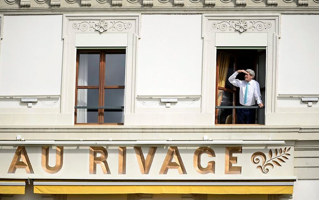 Kerry blijft nog wat langer in zijn hotel. beeld EPA