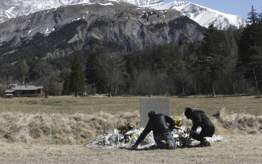 Kort geleden was er die afschuwelijke gebeurtenis met het vliegtuig van Germanwings. Wie denkt aan de nabestaanden van de mensen die daarbij zijn omgekomen, voelt iets trillen in z’n binnenste.  beeld EPA