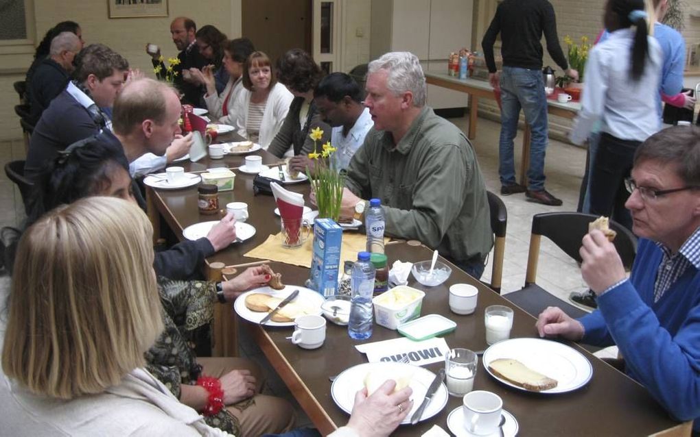 De conferentie van Church without walls in Helvoirt (2e van rechts John Fenn). beeld fam. Kleinmeuleman