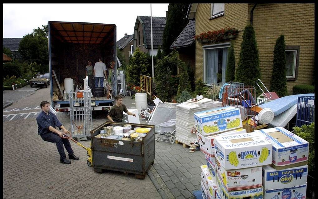 „Voor goederen zoals kleding, schoenen, speelgoed en dekens is het nog altijd financieel aantrekkelijker om deze vanuit Nederland naar Oost-Europa te vervoeren.” beeld RD, Henk Visscher