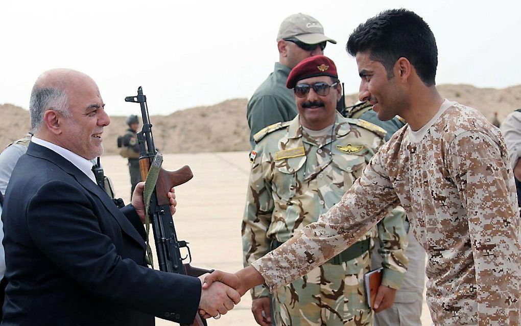 De Iraakse premier Haider al-Abadi (L). beeld EPA