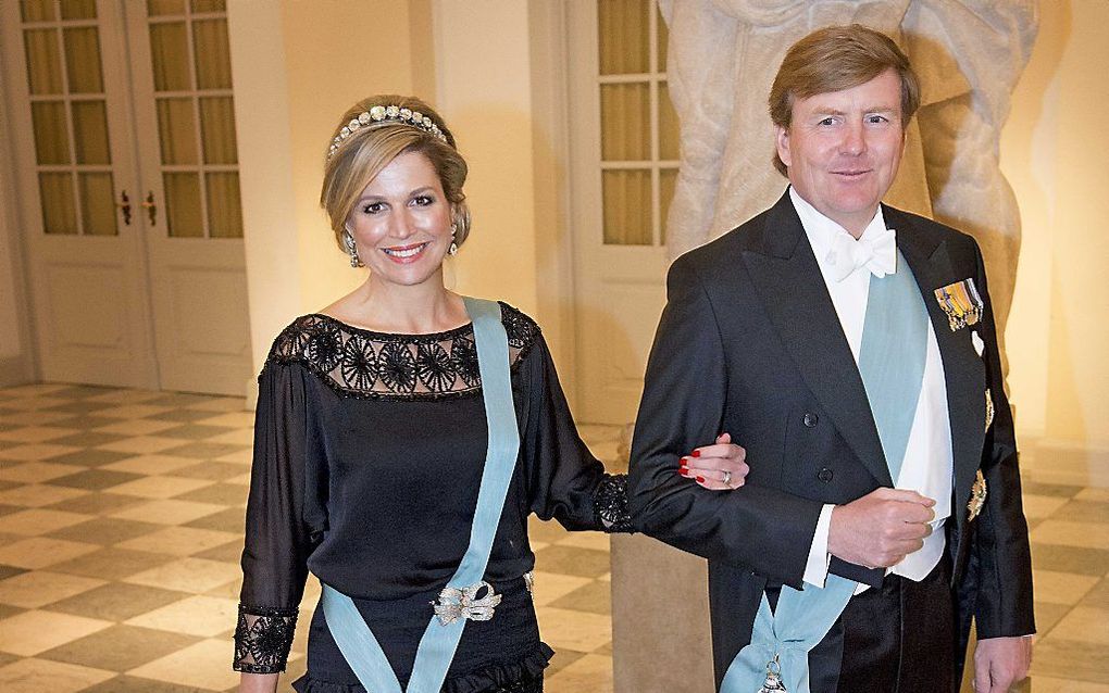 Koning Willem-Alexander en koningin Máxima arriveren bij paleis Amaliënborg voor een diner ter ere van de 75e verjaardag van de Deense koningin Margrethe. beeld ANP