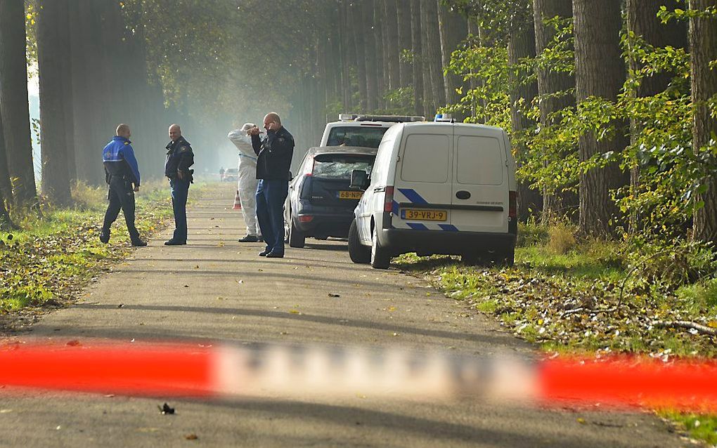 De politie doet onderzoek na de vondst van het lichaam van een 86-jarige man uit Axel, 23 oktober 2012. beeld ANP