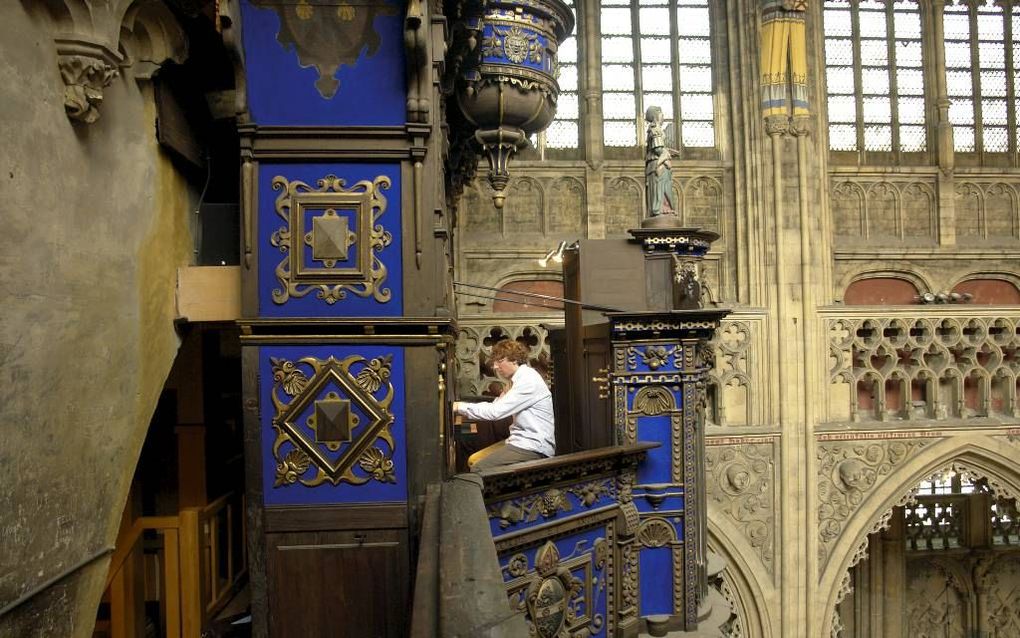 Léon Berben achter het orgel in de Sint-Jacobskerk in Luik. Beeld Aeolus Musikproduction