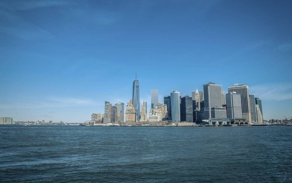 Wie op het eiland staat kan Manhattan als op een ansichtkaart zien liggen. beeld Eljee Bergwerff