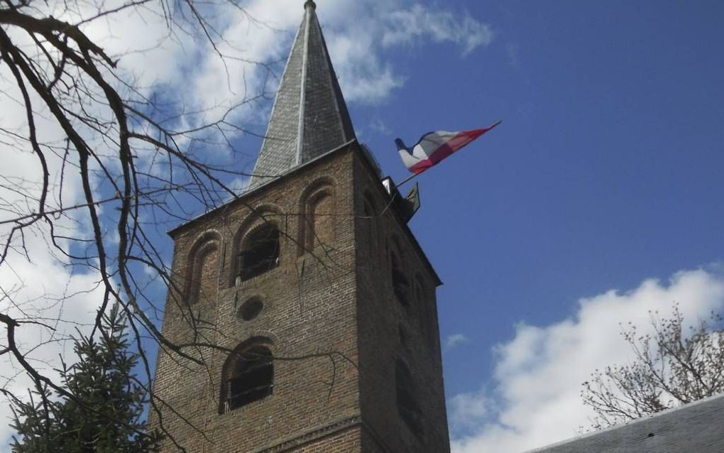 SGP'er Van den Berg voor de toren van Schalkwijk. beeld Steven van den Berg