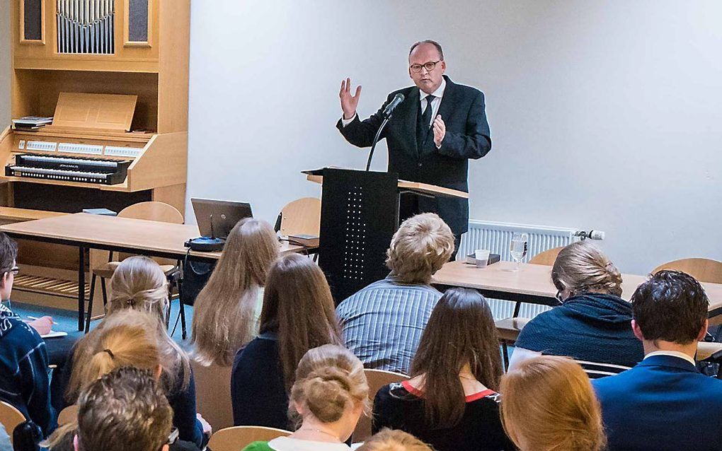 Ds. J. A. Weststrate sprak zaterdag voor reformatorische studenten in Ede. beeld Niek Stam