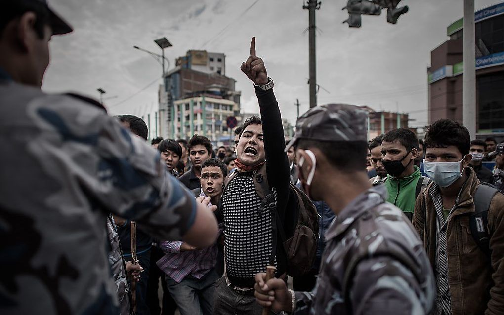 Inwoners van Kathmandu uiten hun boosheid. beeld AFP