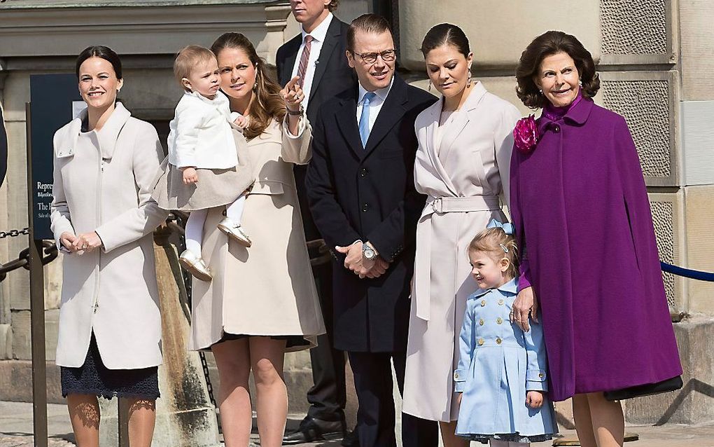 Sofia Hellqvist, prinses Leonore, prinses Madeleine, prins Daniel, kroonprinses Victoria, prinses Estelle en koningin Silvia. beeld EPA