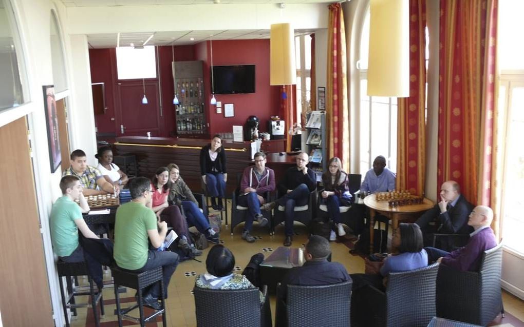 Een groep studenten en docenten van het Institut Biblique Belge (IBB) uit Brussel,  onlangs op de Colloque Biblique Francophone in de Franse plaats Sainte Foy-lès-Lyon. beeld RD