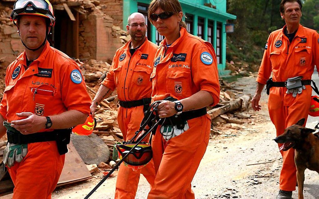 Leden van het Nederlandse USAR-team in Nepal. beeld ANP