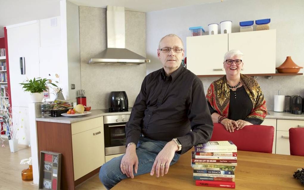 Leo en Hanneke van Dommelen zijn de grondleggers van Huizen van Vrede.  beeld Sjaak Verboom