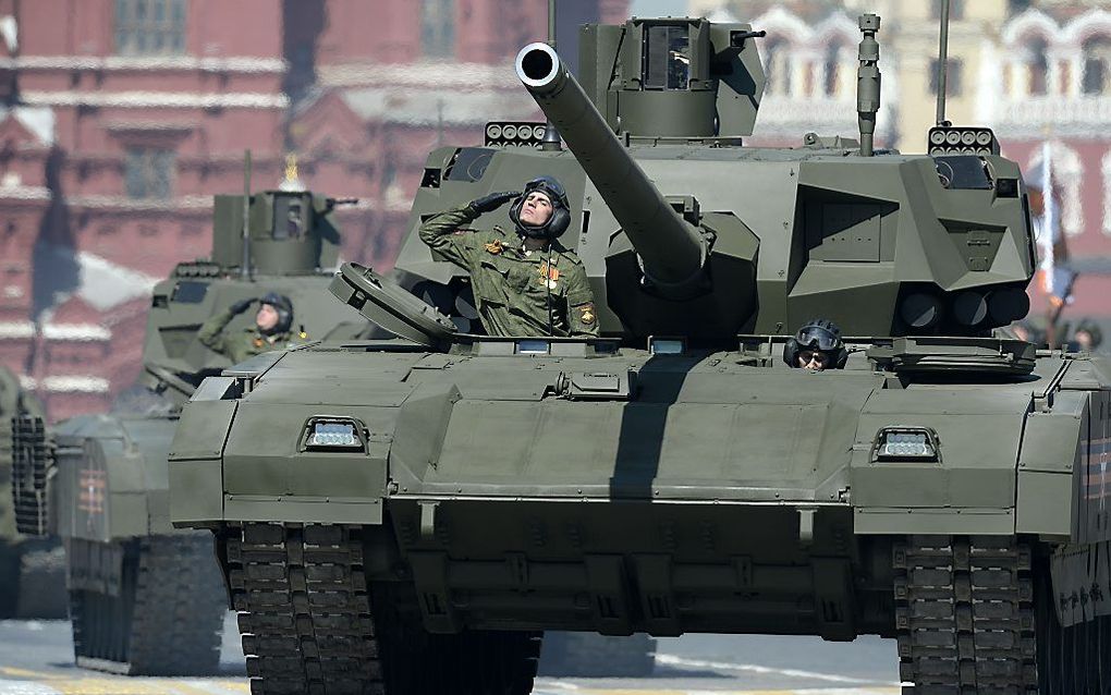 Russische T14 Armata's tijdens de repetitie voor de militaire parade. Beeld AFP