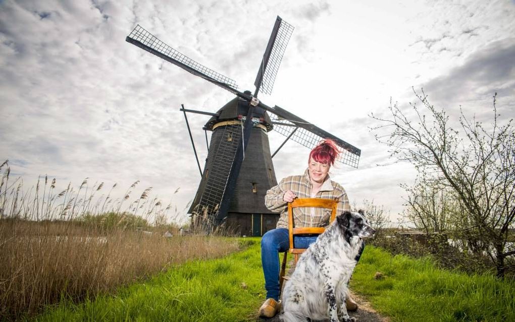 Anja Noorlander is de eerste vrouwelijke molenaar van Kinderdijk. Ze is niet bepaald de eerste van Nederland, want landelijk zijn er zo’n honderd vrouwen die hun molenaarsdiploma hebben gehaald.  beeld Cees van der Wal