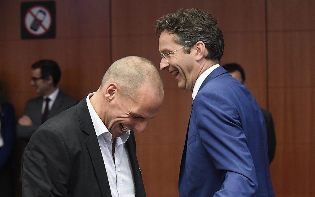 Eurogroepvoorzitter Dijsselbloem (r.) en de Griekse minister van Financiën Varoufakis (l.). beeld AFP