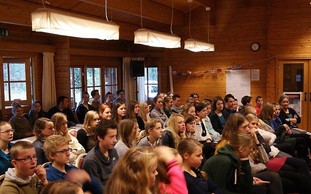 Een tienerconferentie van de Jeugdbond Gereformeerde Gemeenten.             Beeld JBGG