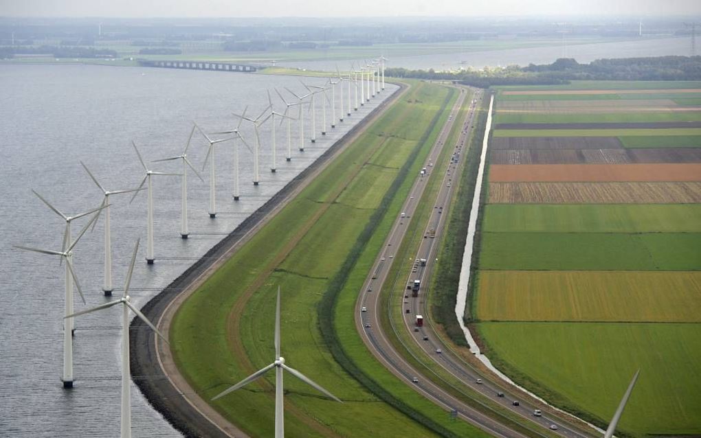 Windmolens langs de A6.    beeld ANP