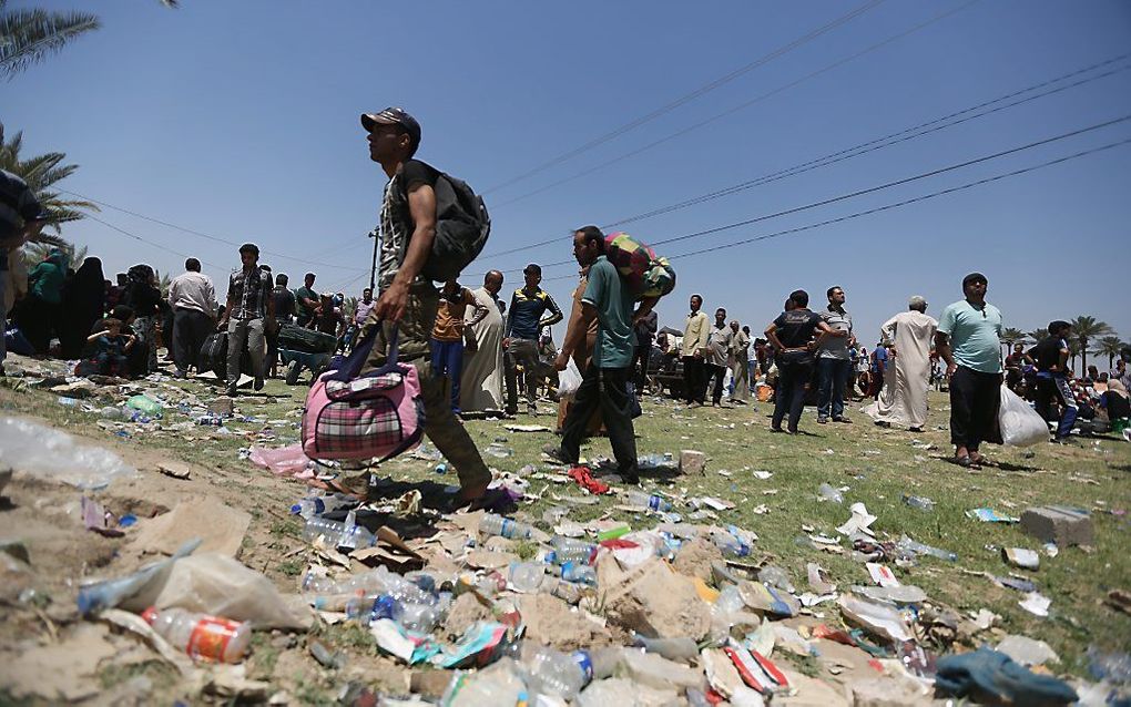 Inwoners van Ramadi ontvluchtten de stad uit angst voor IS. Beeld AFP