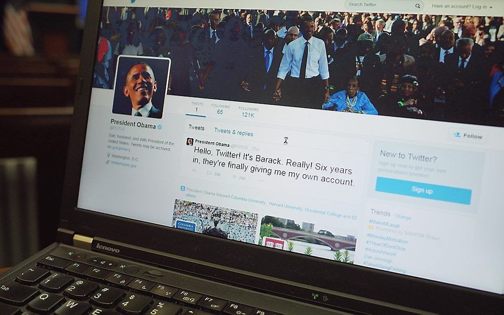 „Hallo Twitter! Hier is Barack. Echt! Na zes jaar hebben ze me eindelijk m’n eigen account gegeven”, twitterde Obama maandag. beeld AFP