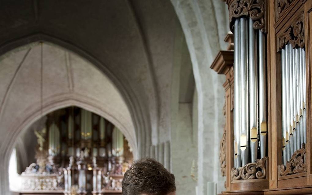 Sietze de Vries in de kerk van Leens. Beeld Anjo de Haan