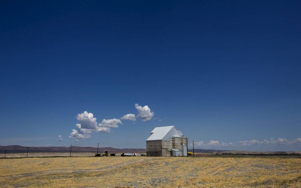 Op het eerste gezicht staat hier niets bijzonders: een doorsneegraansilo uit de jaren 40 van de vorige eeuw zoals er zo veel staan op de Amerikaanse Plains. Maar schijn bedriegt. Deze silo camoufleert uitstekend dat hier van alles werd bekokstoofd waar de