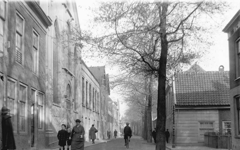 Gezicht op de kerk aan het Kromhout, rond 1910. beeld coll. Dordrechts Museum