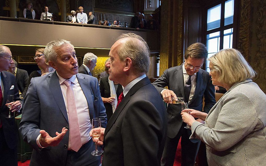 Rutte bij het afscheid van de senatoren. beeld ANP