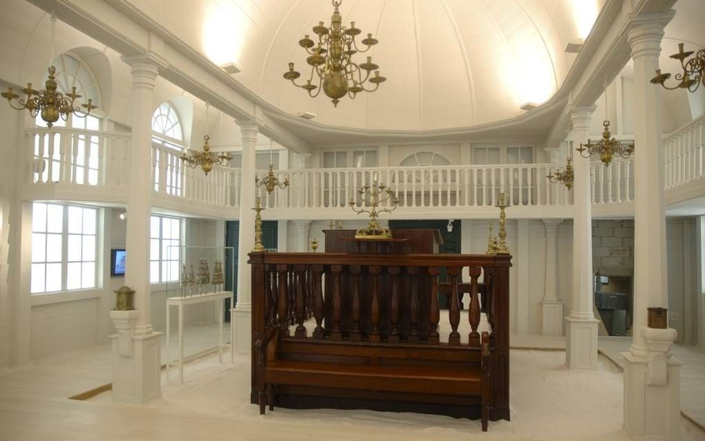 Sinds 2010 is in het Israël Museum in Jeruzalem het interieur van de Tzedek vd-Sahlom synagoge uit Suriname gezien. Dat interieur werd in 1999 uit Zuid-Amerika verscheept.  beeld Alfred Muller