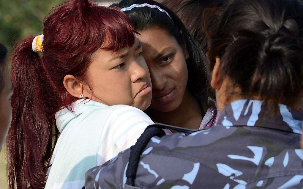 KATHMANDU. Nepalese meisjes voeren actie tegen kindhuwelijken in hun dorpen, en dat doen ze met succes. beeld AFP