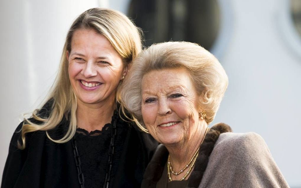 Prinses Mabel en prinses Beatrix waren op 18 maart in Enschede aanwezig bij de eerste uitreiking van de Prins Friso Ingenieursprijs. beeld ANP